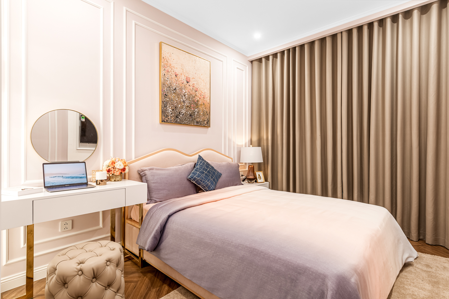 Căn hộ chung cư 70m2 với 2 phòng ngủ được thiết kế theo phong cách tân cổ điển
